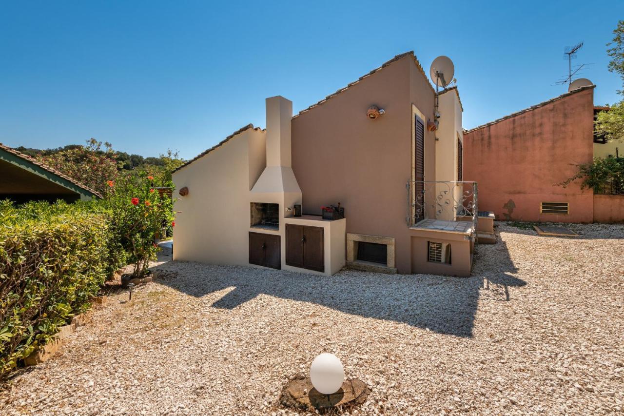 Casa Vacanza Il Bouganville ヴィッラシミーウス エクステリア 写真